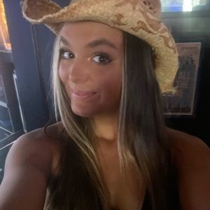 Meet your Posher, Stella